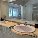 Apartamento Coqueta Y Luminosa Casa Independiente *