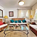 Apartamento Coqueta Y Luminosa Casa Independiente *