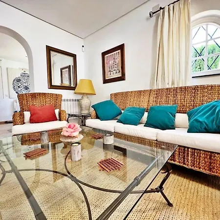 Coqueta Y Luminosa Casa Independiente פואנגירולה