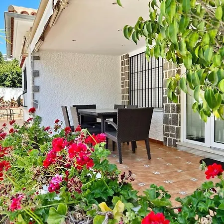 Coqueta Y Luminosa Casa Independiente