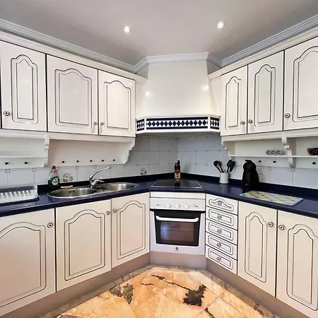 Coqueta Y Luminosa Casa Independiente Фуенхірола