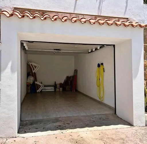 Coqueta Y Luminosa Casa Independiente פואנגירולה