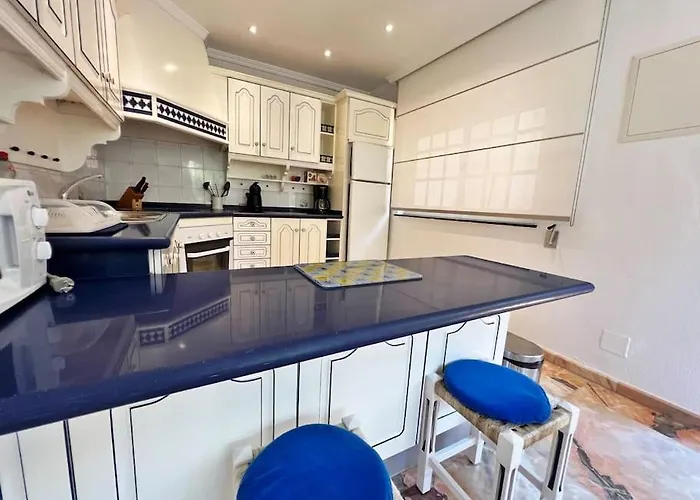 Coqueta Y Luminosa Casa Independiente פואנגירולה