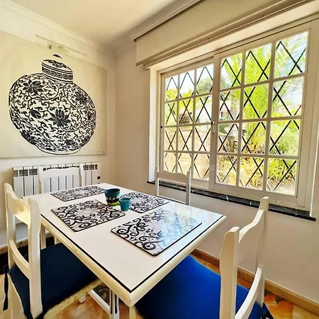 Coqueta Y Luminosa Casa Independiente