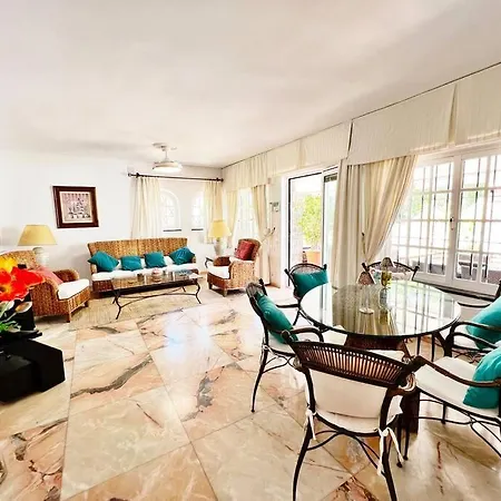 Coqueta Y Luminosa Casa Independiente