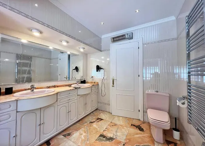 Coqueta Y Luminosa Casa Independiente Fuengirola