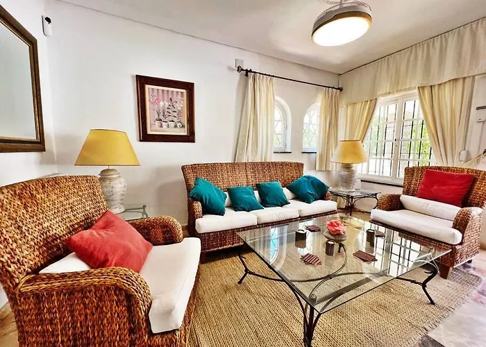 Coqueta Y Luminosa Casa Independiente Fuengirola