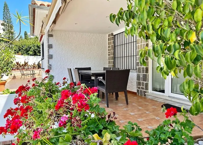 Coqueta Y Luminosa Casa Independiente