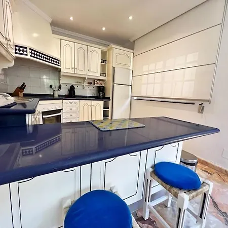 Coqueta Y Luminosa Casa Independiente Фуенхірола