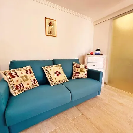 Coqueta Y Luminosa Casa Independiente