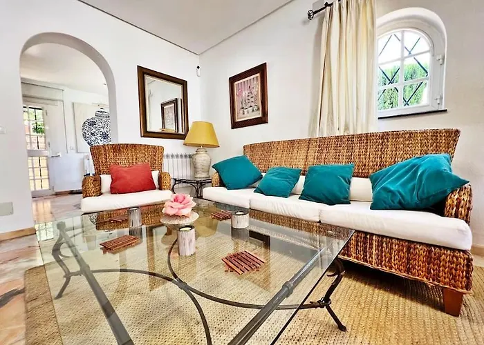 Coqueta Y Luminosa Casa Independiente Fuengirola