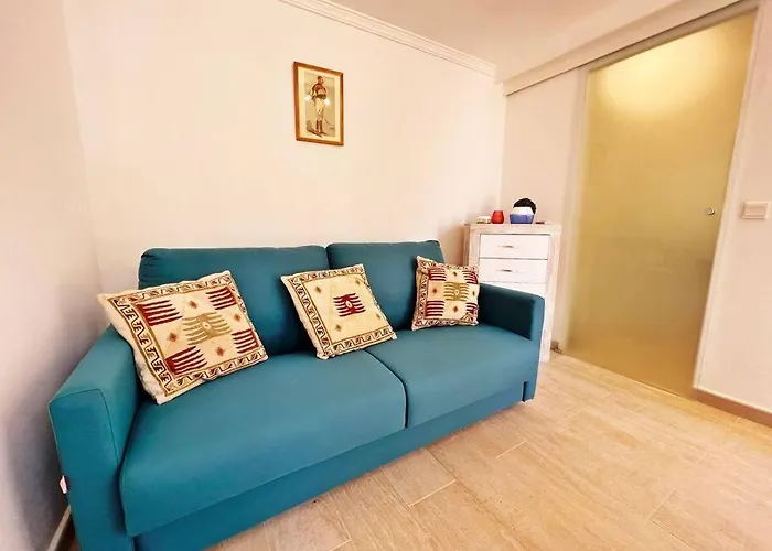 Coqueta Y Luminosa Casa Independiente